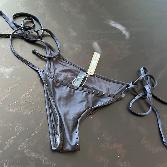 RECYCLED SWIM THE BIKINI BOTTOM W/ STUDS ONYX - Picture 2 of 3